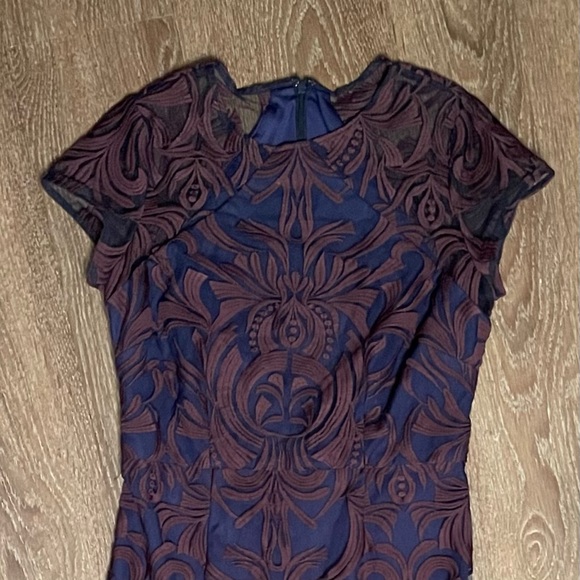 NEW JS COLLECTION Navy
Mesh Lined Cap Sleeve
Evening Hi-Lo Gown Dress size 6 - Picture 13 of 13